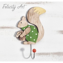 Μπομπονιέρα Βάπτισης Κρεμάστρα τοίχου με  Θέμα Σκιουράκι