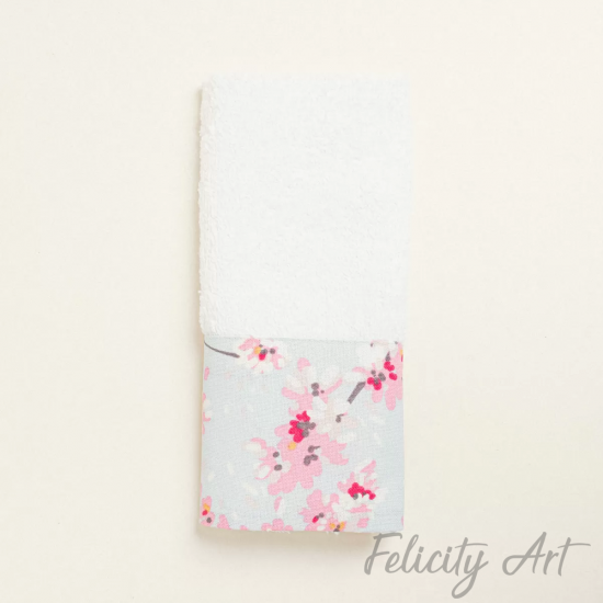 Μπομπονιέρα Βάπτισης Πετσέτα με Άνθη Αμυγδαλιάς Μπομπονιέρα Βάπτισης Πετσέτα με Άνθη Αμυγδαλιάς