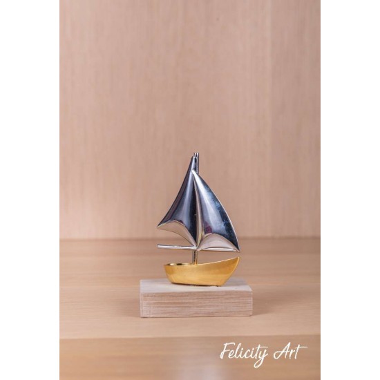 Μπομπονιέρα Βάπτισης Μεταλλικό Καραβάκι πάνω σε Βάση από  Φυσικό ξύλο VSK4197